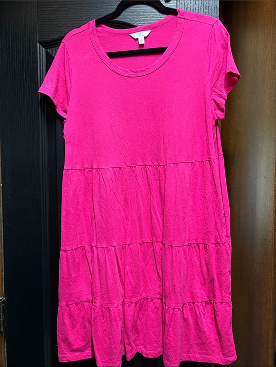 Time and Tru Dresses & Skirts - Time and Tru Hot Pink Tiered Short Sleeve Dress